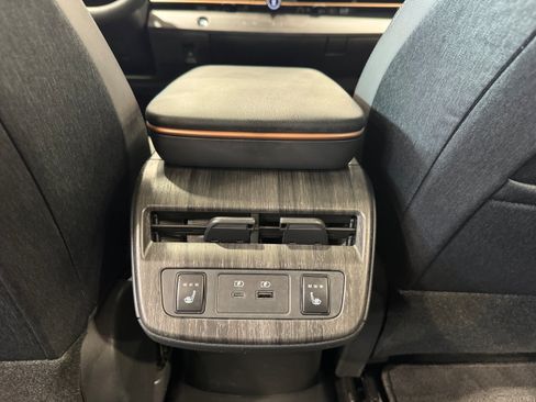 Used 2024 Nissan Ariya AWD image 15