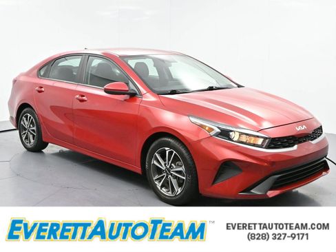 Used 2022 Kia Forte LXS FWD image 1