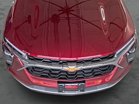 Used 2025 Chevrolet Trax LT w/ Driver Confidence Package image 18