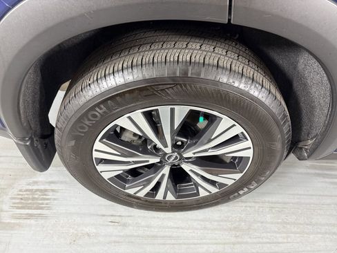 Used 2023 Nissan Rogue SV image 10