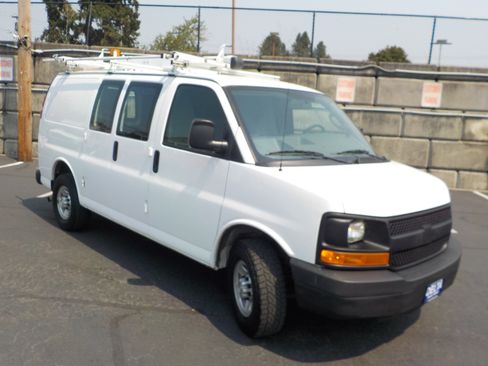 Used 2016 Chevrolet Express 2500 RWD image 3