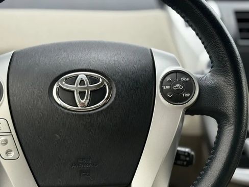 Used 2013 Toyota Prius V Five image 22