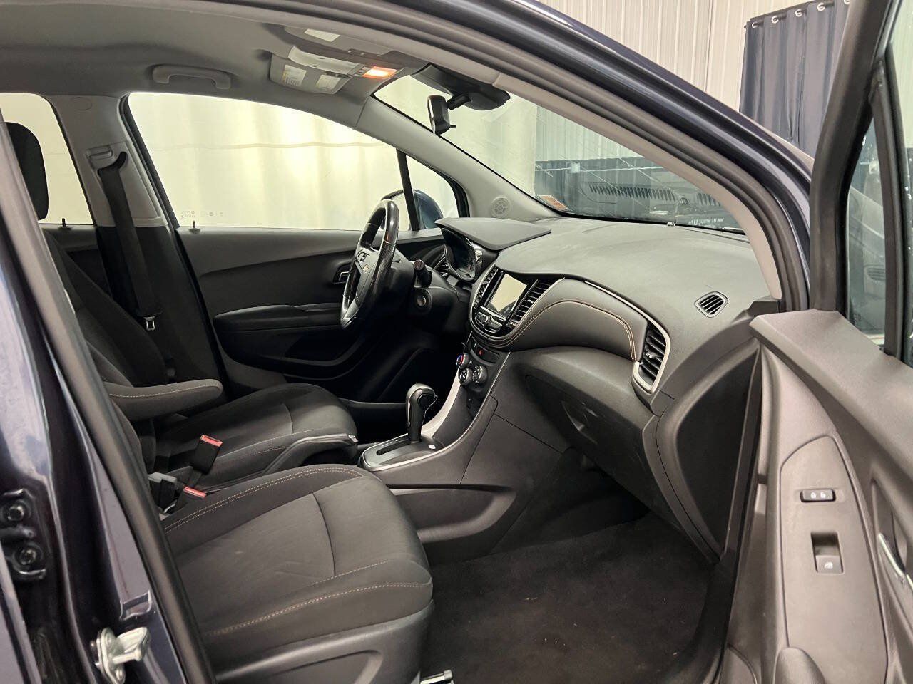 Used 2018 Chevrolet Trax LT AWD/4WD image 11