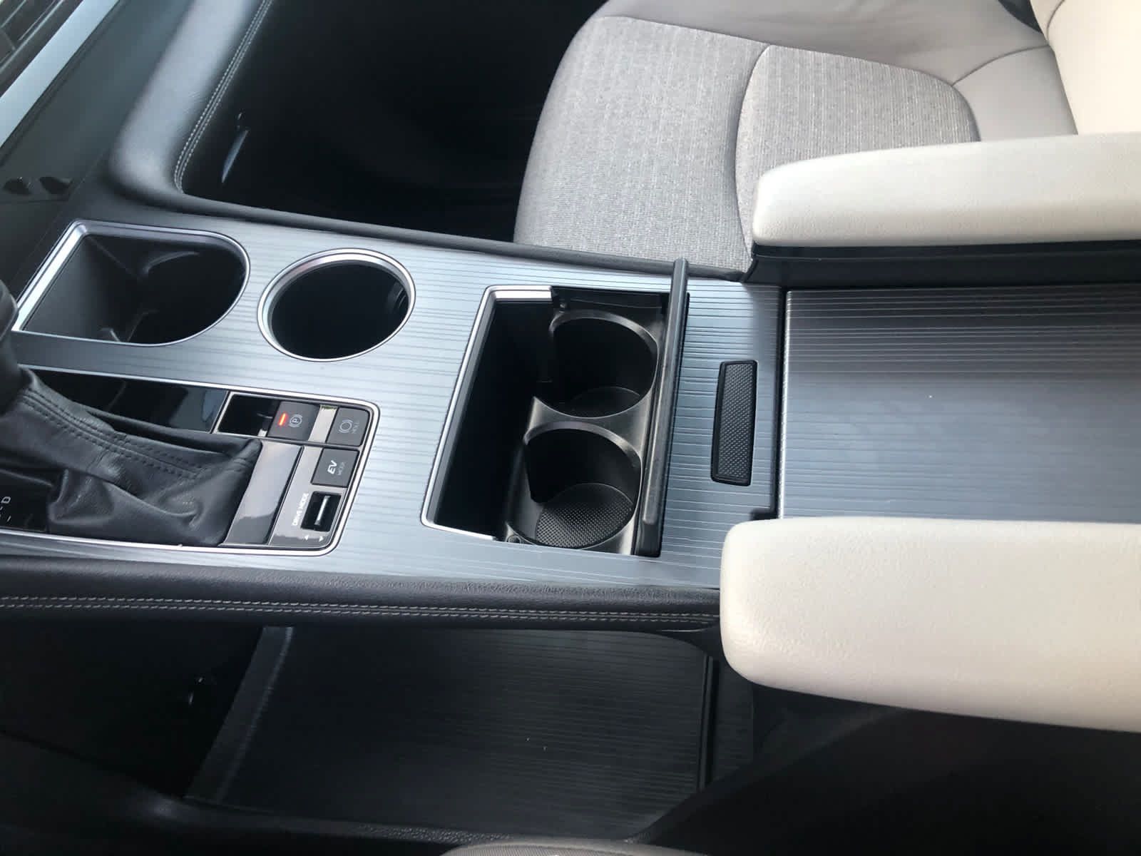 Certified 2025 Toyota Sienna LE w/ LE Plus Package FWD image 22
