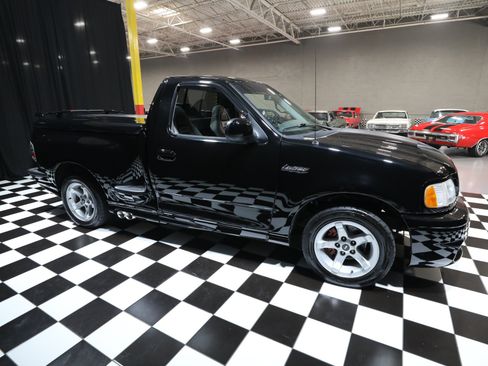 Used 2000 Ford F150 Lightning RWD image 17