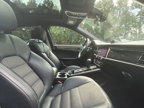 Used 2024 Porsche Macan AWD/4WD image 25