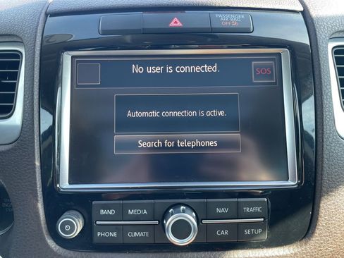 Used 2012 Volkswagen Touareg TDI image 15