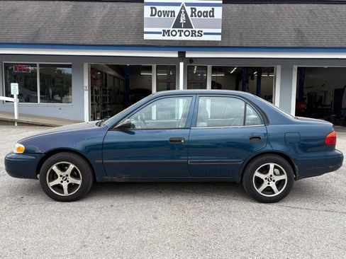 Used 2000 Chevrolet Prizm FWD image 2