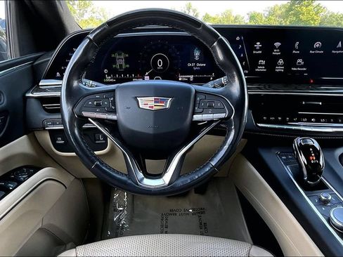 Used 2024 Cadillac Escalade Premium Luxury AWD/4WD image 10