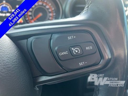 Used 2022 Jeep Gladiator Willys image 13