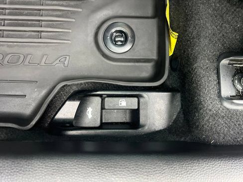 Used 2025 Toyota Corolla LE FWD image 21