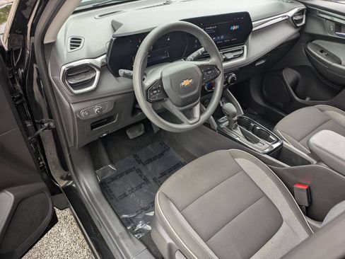 Used 2025 Chevrolet TrailBlazer LT AWD/4WD image 11