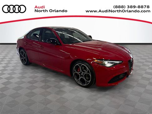 Used 2023 Alfa Romeo Giulia Veloce RWD image 1