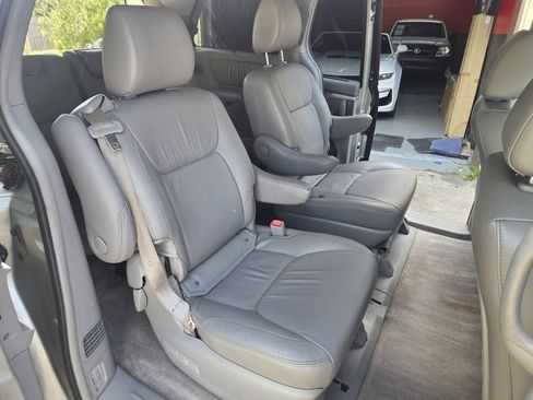 Used 2010 Toyota Sienna XLE Limited FWD image 15