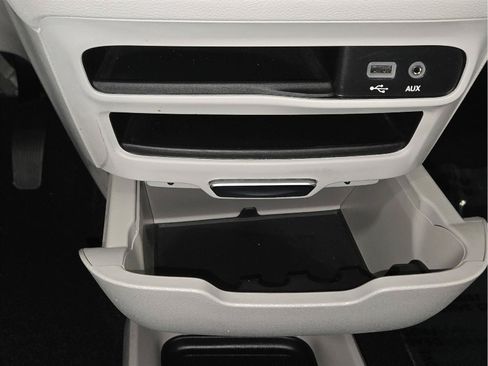 Used 2019 Chrysler Pacifica L FWD image 23