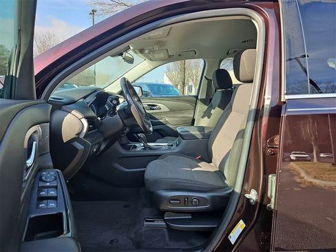 Used 2020 Chevrolet Traverse LT image 12