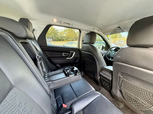 Used 2019 Land Rover Discovery Sport SE image 25