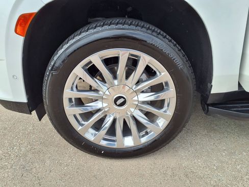 Used 2024 Cadillac Escalade ESV Premium Luxury w/ LPO, Floor Liner Package AWD/4WD image 31