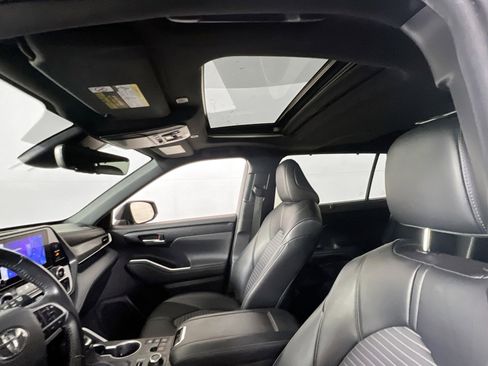 Used 2023 Toyota Highlander XSE AWD/4WD image 19