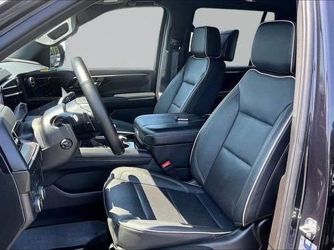 Used 2025 Chevrolet Tahoe Premier AWD/4WD image 25