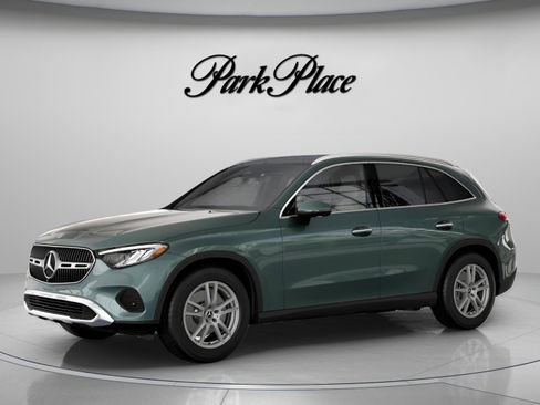 Used 2026 Mercedes-Benz GLC 300 image 2