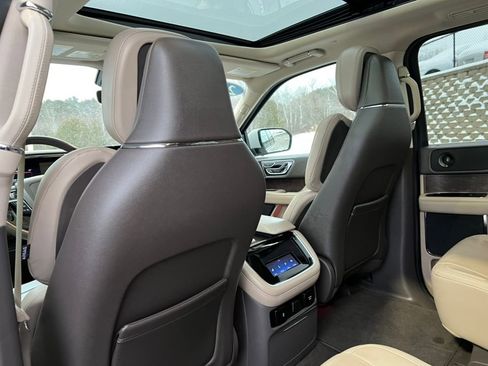 Used 2024 Lincoln Navigator L Reserve w/ Monochromatic Package image 37