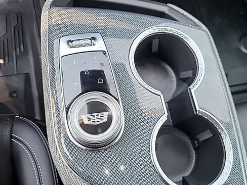 Certified 2025 Cadillac Optiq Luxury 2 w/ LPO, Floor Liner Package AWD/4WD image 27
