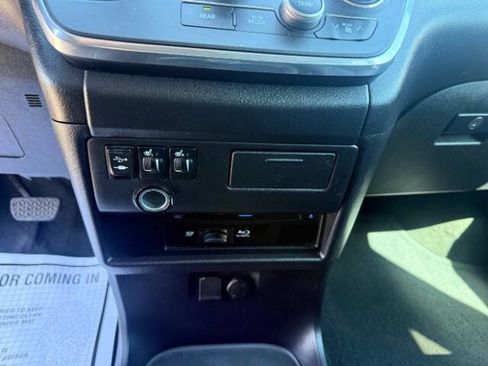 Used 2013 Jeep Wrangler Unlimited Rubicon w/ Connectivity Group AWD/4WD image 15