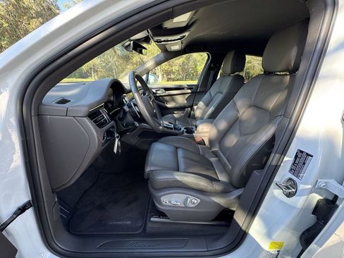Used 2024 Porsche Macan image 15