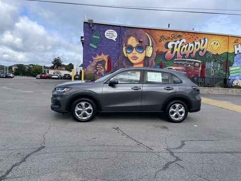 Used 2023 Honda HR-V LX image 2