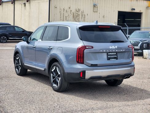 Used 2025 Kia Telluride S AWD/4WD image 3