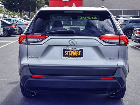 Used 2019 Toyota RAV4 XLE w/ Convenience Package FWD image 22