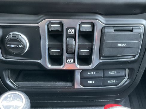 Used 2021 Jeep Wrangler Unlimited Sahara w/ Uconnect 4C Nav & Sound Group image 18