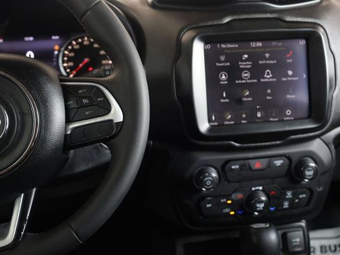 Used 2018 Jeep Renegade Latitude w/ UConnect 8.4 Nav Group FWD image 28
