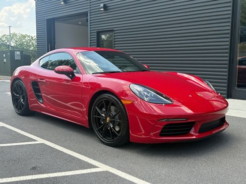 Certified 2025 Porsche 718 Cayman RWD image 9