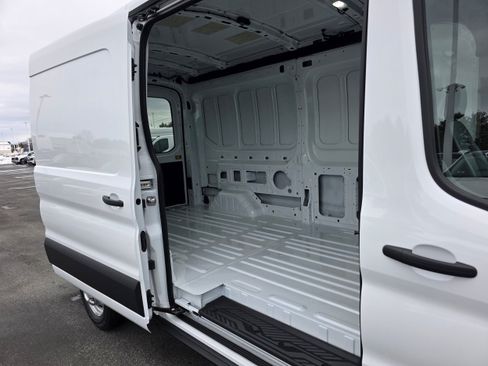New 2026 Ford Transit 250 148 Medium Roof RWD image 10