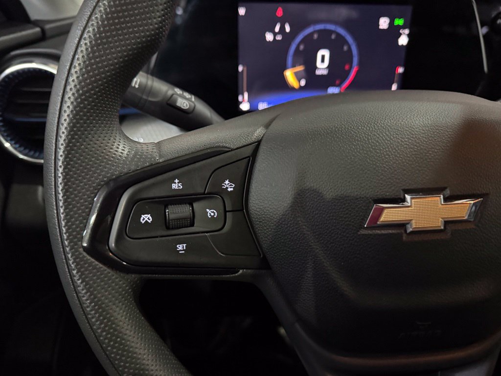 Used 2025 Chevrolet Trax LT FWD image 14