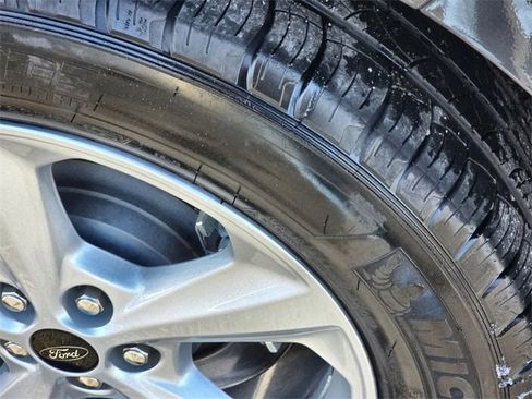 Used 2024 Ford Edge SE image 13