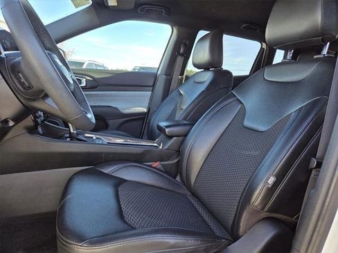 Certified 2024 Jeep Compass Latitude image 12