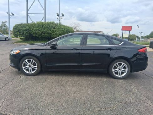 Used 2018 Ford Fusion SE w/ Fusion SE Technology Package FWD image 5
