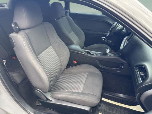 Used 2019 Dodge Challenger SXT image 30