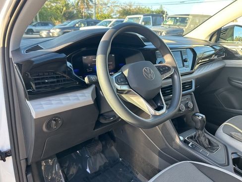 Used 2022 Volkswagen Taos S image 10