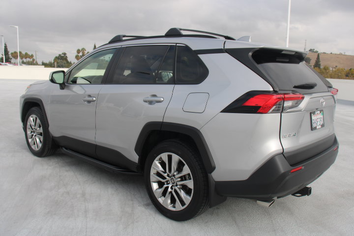 Used 2019 Toyota RAV4 XLE Premium w/ All Weather Liner Package FWD image 6