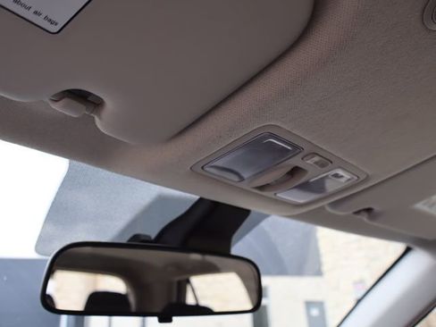 Used 2025 Hyundai Venue SEL image 26