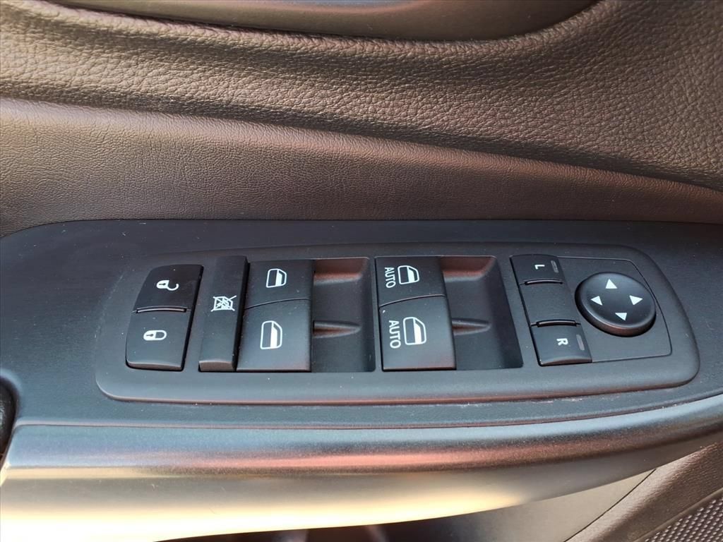 Used 2022 Jeep Cherokee Trailhawk w/ Comfort/Convenience Group AWD/4WD image 19