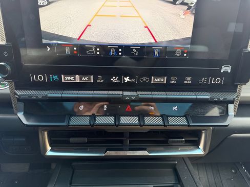Used 2025 GMC Hummer EV 3X w/ LPO, Roof Cross Rail Package AWD/4WD image 21