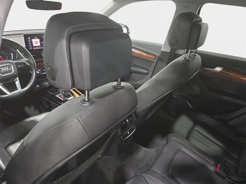 Used 2023 Audi Q5 2.0T Premium w/ Convenience Package image 13