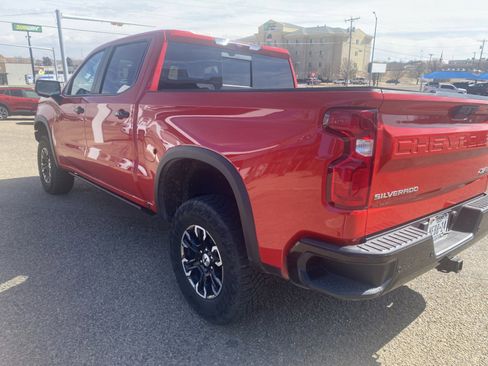 Used 2022 Chevrolet Silverado 1500 ZR2 image 6