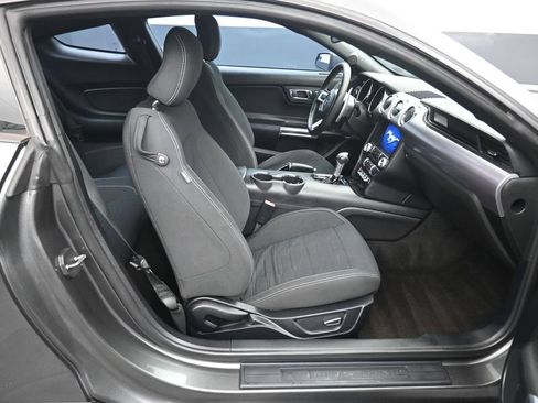 Used 2017 Ford Mustang GT RWD image 32