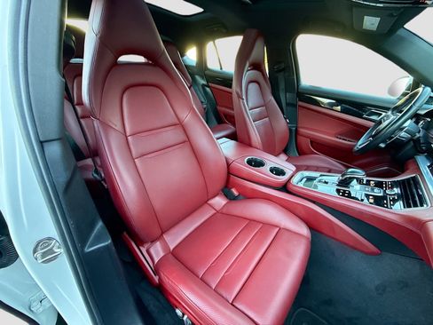 Used 2019 Porsche Panamera 4 image 30
